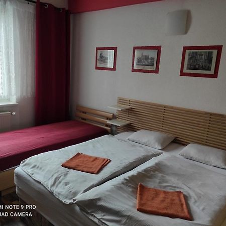 ברטיסלאבה Red Apartment מראה חיצוני תמונה