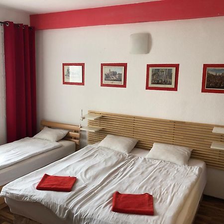 ברטיסלאבה Red Apartment מראה חיצוני תמונה