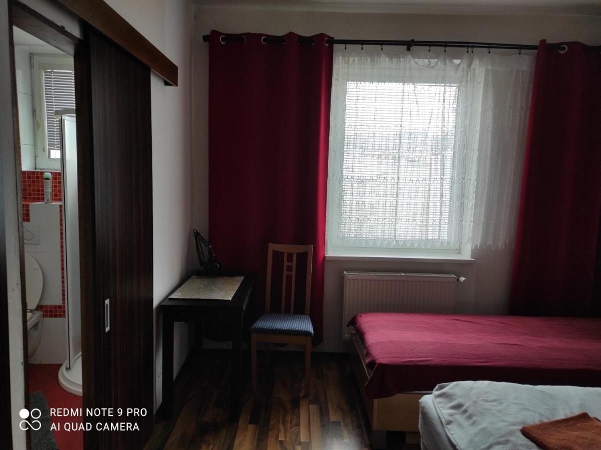 ברטיסלאבה Red Apartment מראה חיצוני תמונה