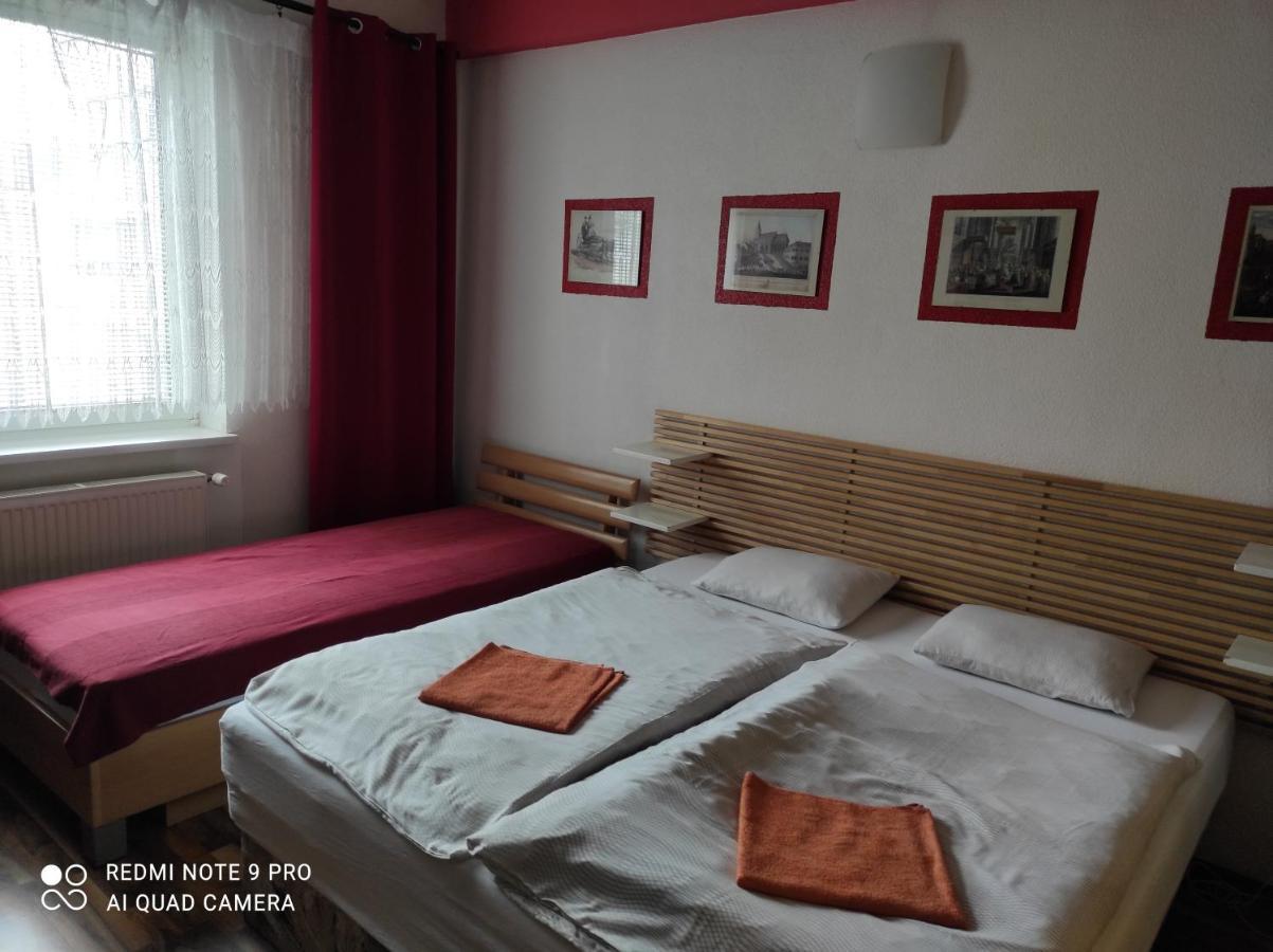 ברטיסלאבה Red Apartment מראה חיצוני תמונה